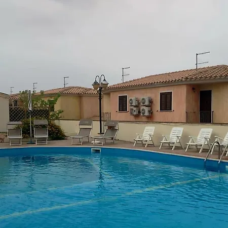 Vakantiehuis Villagiomi Centro Villasimius, Relax, Piscina, Tennis *
